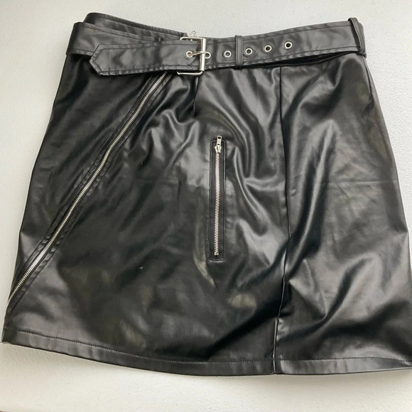 Prettylittlething size 10 skirt - Picture 1 of 3
